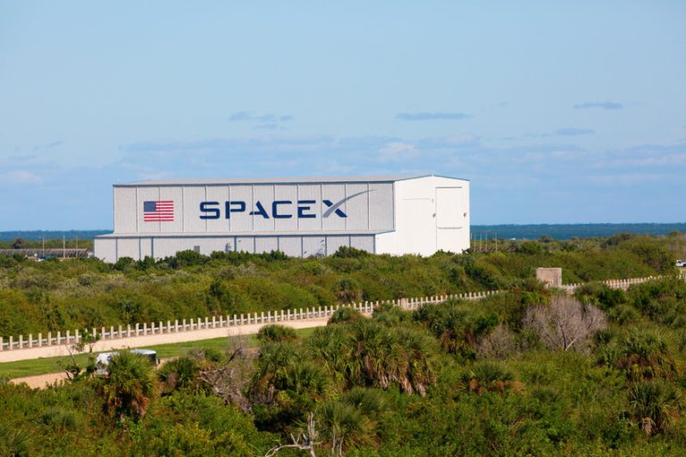 Beyond Elon Musk: these stocks could be real winners of SpaceX IPO