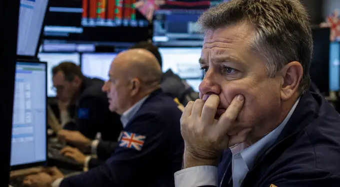UK stocks fall as political uncertainty and oil price fears weigh